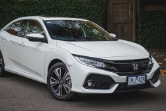 Vói 35.000 USD, bạn sẽ chọn Honda Civic hay Mazda 3 phiên bản 2018
