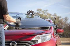 Việc lắp kính chắn gió trên ô tô nghiêng về sau có ý nghĩa gì?