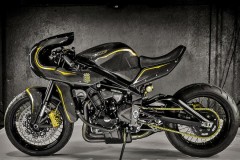 TRIUMPH DAYTONA 675 bản độ đậm chất Retro với bộ cánh sợi Carbon