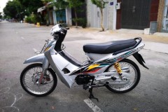 Wave độ siêu đẹp với loạt đồ chơi hàng đỉnh khoe dáng ven con đường nhỏ