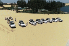 Range Rover của Chủ tịch Trung Nguyên chinh phục đồi cát tại Bàu Trắng