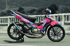 YaZ 125 với bộ cánh đa sắc màu cùng dàn đồ chơi đỉnh không cần chỉnh