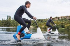 Cận cảnh xe đạp đi trên mặt nước ở New Zealand