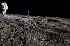 Ai là người đầu tiên đặt chân lên Mặt Trăng?