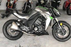 Kawasaki Z1000 nhái có giá chưa đến 40 triệu đồng cho 1 chiếc đập thùng