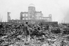 Cảnh hoang tàn của Hiroshima và Nagasaki sau thảm họa bom nguyên tử khi nhìn từ trên cao