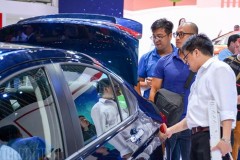 ‘Cơn khát’ ô tô nhập khẩu chưa được giải tỏa, sức mua xe lại giảm