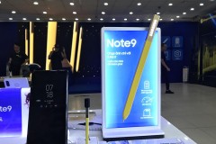 8 giờ 24/8 mới bắt đầu mở bán Galaxy Note9 nhưng tối hôm trước đã tất bật