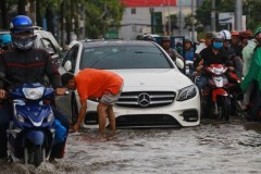 Khách hàng mua xe cũ dễ gặp rủi ro đâm đụng, ngập nước