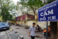 Dân thành phố “mỏi mắt” tìm chỗ đỗ ô tô