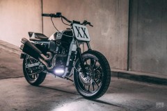 Harley XR1200X được tùy chỉnh lại vóc dáng cao ráo, gọn nhẹ hơn