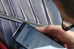 Honor 8X xuất hiện ngoài đời thực với kích thước lớn và màn hình "tai thỏ"