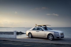 Rolls-Royce siêu sang thồ thêm một tấm ván lướt sóng trên đầu