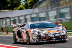 Lamborghini tung hình ảnh teaser chính thức đầu tiên của Aventador SVJ hoàn toàn mới