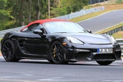 Bắt gặp Porsche 718 Boxster Spyder rũ bỏ gần như toàn bộ lớp bao bọc bên ngoài