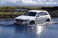 Người dùng nói gì khi Mercedes-Benz GLC 300 bị nước lọt vào cầu trước