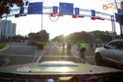 Ngỡ ngàng hàng loạt xe đạp vượt đèn đỏ ở TP.HCM