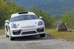 Porsche Cayman GT4 Clubsport dẫn đầu đoàn đua ADAC Rallye Deutschland
