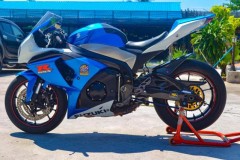 Suzuki GSX-R1000 hấp dẫn và lạ mắt hơn với dàn chân từ BMW S1000RR