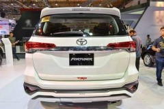 Thuế 0%, giá ô tô ở Việt Nam vẫn đắt hơn hàng trăm triệu đồng so với ‘hàng xóm’