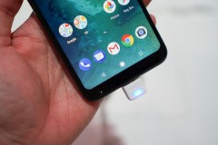 Trên tay Xiaomi Mi A2 Lite: Chiếc iPhone X có giá hơn 4 triệu đồng