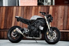 TRIUMPH STREET TRIPLE độ khác biệt với phong cách đương đại
