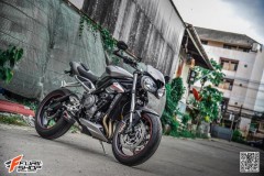 Triumph Triple765 được trang bị các thiết bị tiêu chuẩn cao cấp