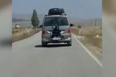 Trói một phụ nữ đằng sau ô tô, tài xế nhận cái kết đau đớn