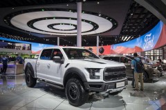 Bán tải cao cấp “cướp khách” của Mercedes-Benz, BMW