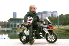 BMW R 1200 GS ‘bé hạt tiêu’ cho tay đua nhí