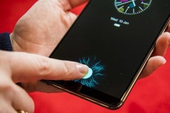 Cảm biến vân tay trong màn hình chính là sự khác biệt của smartphone Android so với iPhone