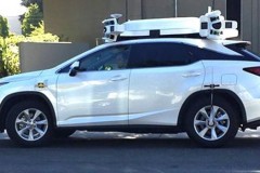 Cú sốc đầu tiên với xe tự lái của Apple