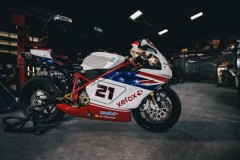 Ducati 999S SuperSport Huyền thoại khoe dáng dưới gầm garage