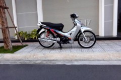 Future 2 up đời Wave 125 nổi bật giữa đám đông