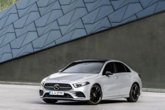 Mercedes A-Class 2019 chính thức lên kệ, giá từ hơn 35.000 USD