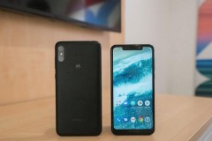 Thông tin cấu hình và ảnh báo chí của P30 Play xuất hiện trên website Motorola Trung Quốc