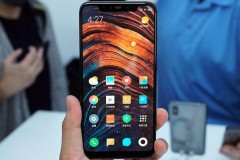 Nên lựa chọn Xiaomi Mi 8 xách tay hay Mi 8 chính hãng?