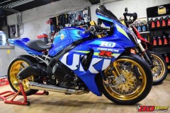 Suzuki GSX-R1000R trang bị bộ ống xả titanium với thiết kế độc đáo khiến ai cũng phải bàng hoàng