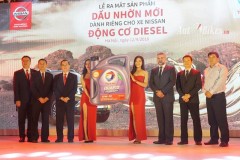 Ra mắt dầu Total Quartz Diesel 4000 CF-4 cho xe Nissan diesel