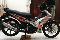 Yamaha Exciter 135 đời đầu được dọn lại the phong cách rất đẹp bằng loạt đồ chơi kiểng