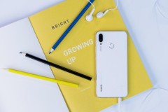 Trên tay Nova 3i phiên bản Trắng ngọc trai của Huawei