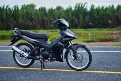 Exciter 135 4 số độ nhẹ dàng khoe dán trên đoạn đường vắng