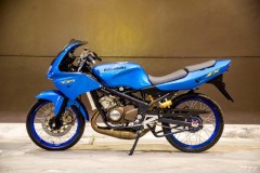 Kawasaki Kips 150 độ nổi bật với màu áo xanh cùng những món đồ chơi kiểng giá trị