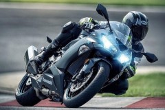 Kawasaki Ninja ZX-6R 2019 vẫn sử dụng nền tảng khung máy cũ và "học tập" thiết kế của Ninja 400