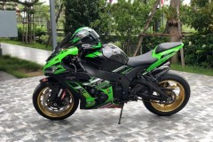 Kawasaki ZX10R thêm phần đặc sắc khi được trang bị loạt phụ tùng đồ chơi cao cấp