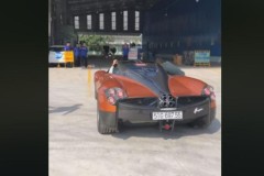 "Thần gió" Huayra trị giá hơn 80 tỷ đồng bất ngờ xuất hiện với tấm biển trắng Sài Gòn