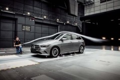 Mercedes B-Class hoàn toàn mới hạ lốp tại Paris với diện mạo mới và loạt công nghệ hiện đại