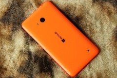Xuất hiện nguyên mẫu Lumia 640 hai màn hình có thể gập lại được