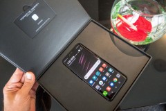 Đập hộp và soi chi tiết Huawei Mate 20 RS Porsche Design