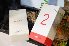 Mở hộp, trên tay nhanh Realme 2: Tai thỏ, camera kép, snapdragon...giá 4 triệu